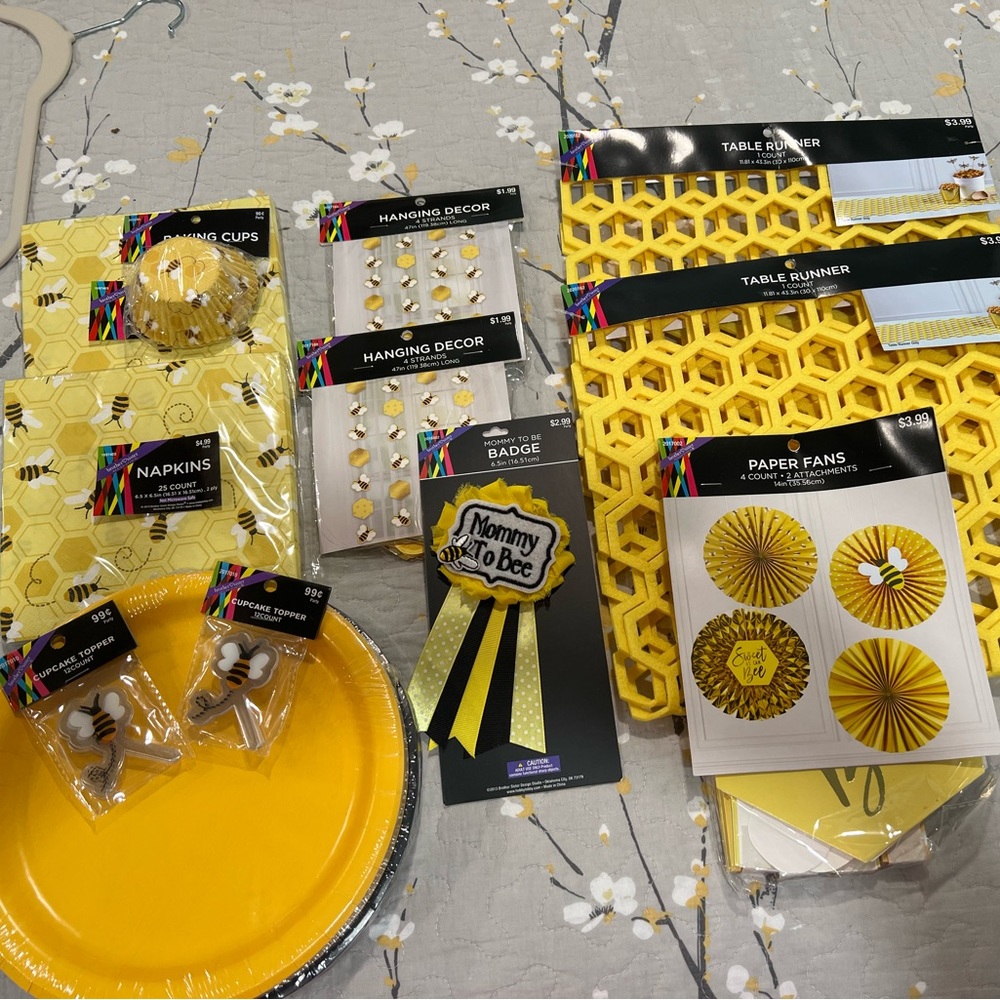 HONEY BEE DECORATING ITEMS.